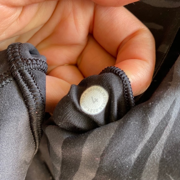 SOLD lululemon | wunder train high-neck long-line bra | size 4 - Picture 4 of 4